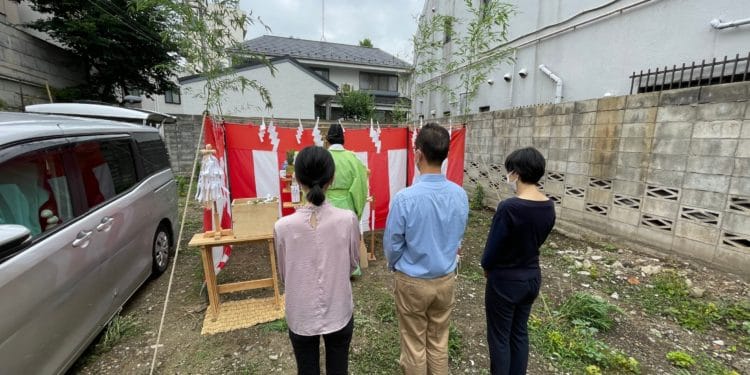 先日二組のご家族様の地鎮祭に出席させていただきました。