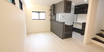 ルーフバルコニーのある三階注文住宅設計