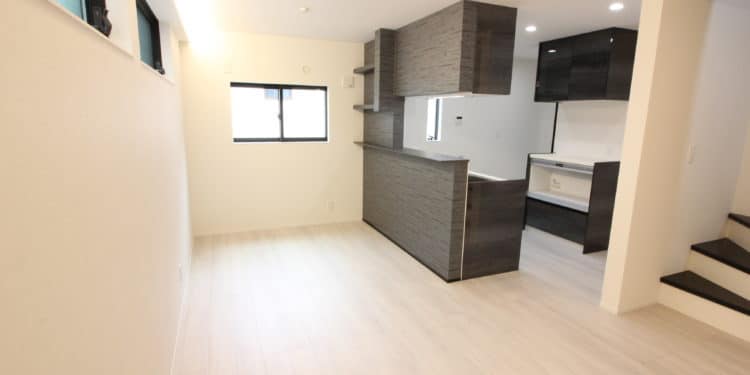 ルーフバルコニーのある三階注文住宅設計