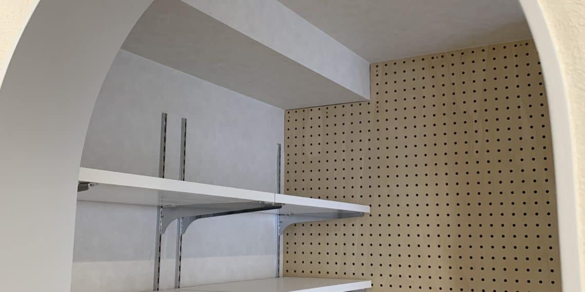 アーチ開口のシューズクローク